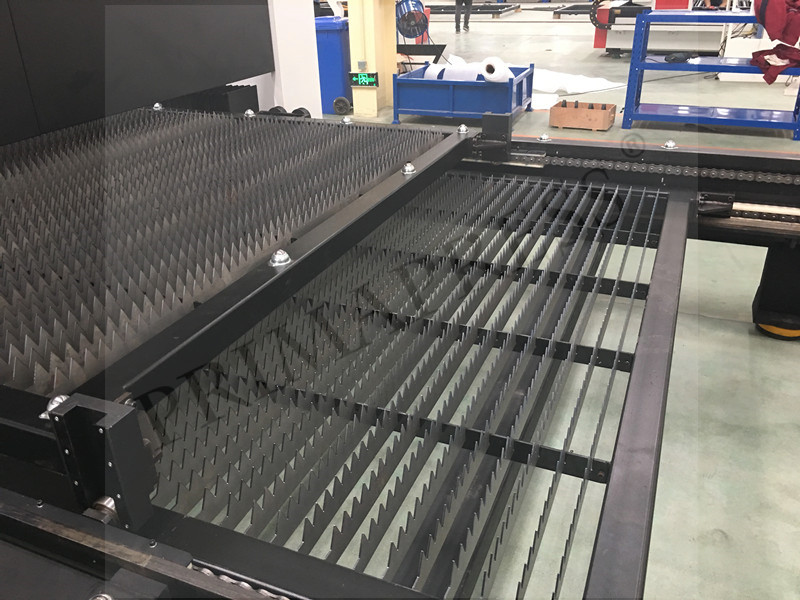 Full cover Exchange Table CNC Fiber Laser Cutting Machine Nanjing