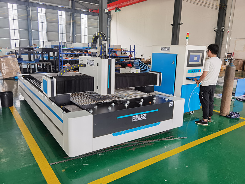 Raycus IPG 1000w 2000w 3000w Fiber laser cutter machine